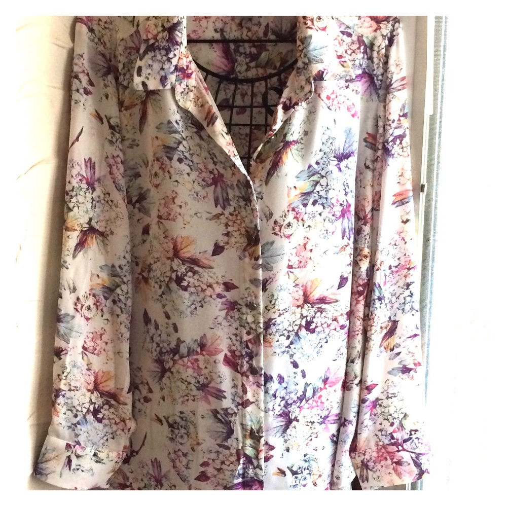 💋NEW LISTING L/S Floral Print Top